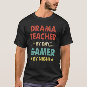 レトロドラマ先生バイデイゲーマーバイナイト Tシャツ