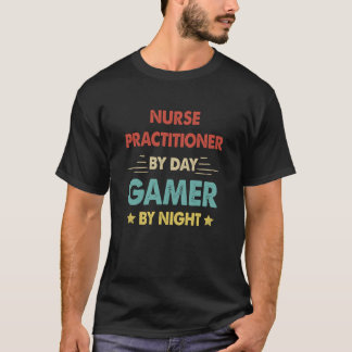 レトロナース開業医バイデイゲーマーバイナイト Tシャツ