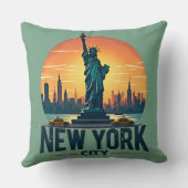 レトロニューヨークシティスカイラインと自由の女神 クッション (裏面)