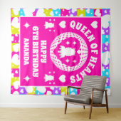 レトロネオンクイーンズオブハートバースデーパーティバナー タペストリー (インサイチュ(横))