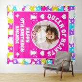 レトロネオンクイーンハート誕生日フォトバナー タペストリー (インサイチュ(横))