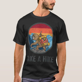 レトロハイカーのナマケモノのハイキングトレッキングが楽しい「Take A Hike」 Tシャツ
