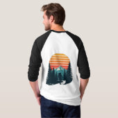 レトロハイカーの山の冒険 Tシャツ (裏面フル)