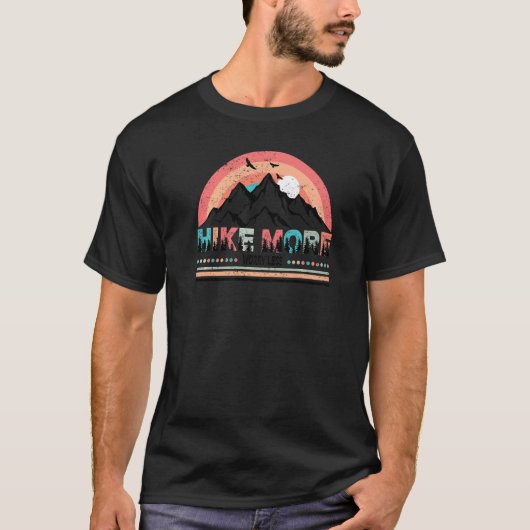 レトロハイキングより心配の少ないキャンプ生活ハイキング Tシャツ (正面)