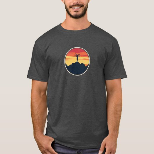 レトロバイクと夕日 Tシャツ (正面)