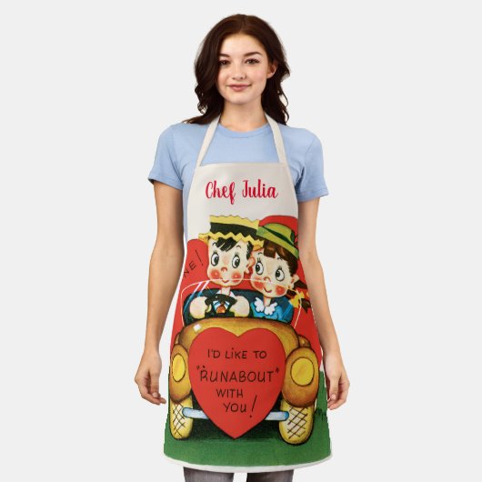 レトロバレンタインデー、ヴィンテージガールと少年の車 エプロン (着用した状態)