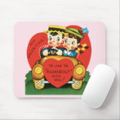 レトロバレンタインデー、ヴィンテージガールと少年の車 マウスパッド (マウス)