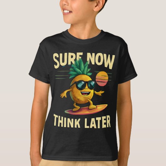 レトロパイナップルサーフオンレインボーウェーブ Tシャツ (正面)