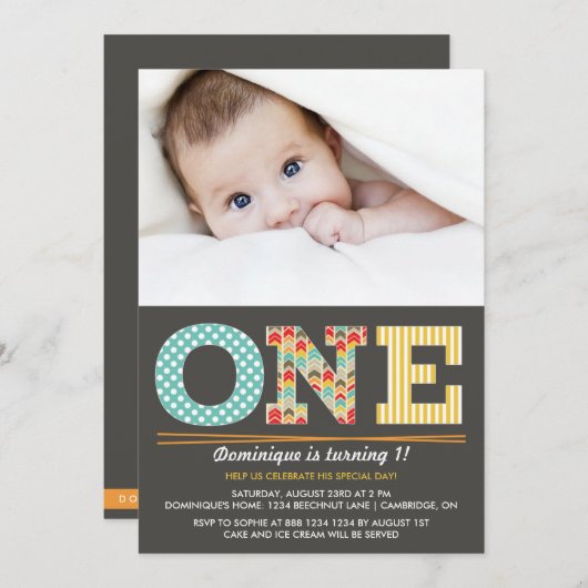 レトロパターンファースト誕生日フォト招待状 招待状 (正面/裏面)