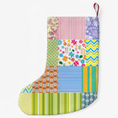 レトロパッチワークキルトパターンクリスマスホリデー スモールクリスマスストッキング (裏面)