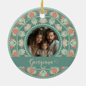 レトロパーソナライズされたセージ&サンドマンダラフォトフレーム セラミックオーナメント (裏面)