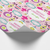 レトロパーソナライズされたピンククリスマスオーナメントキッズ ラッピングペーパー (角)