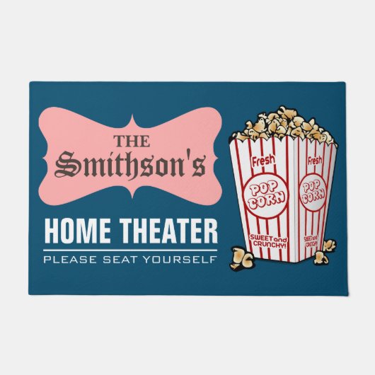 レトロパーソナライズされたファミリーネームホームシアター ドアマット (正面)