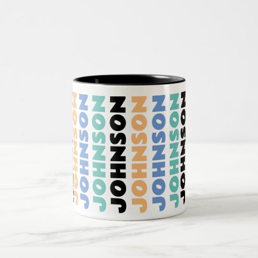 レトロパーソナライズされたファミリ名 ツートーンマグカップ (中央)