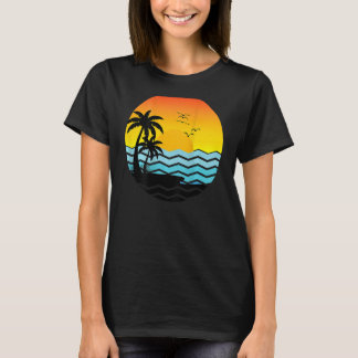 レトロパームツリーズビーチバケーションサンセット海トロピ Tシャツ