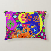 レトロヒッパイフラワーパワーペイズリーキャットアーポップ・アートのト アクセントクッション (正面)