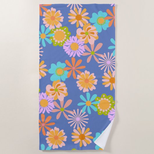 レトロヒッピーの花模様（青） ビーチタオル (正面)