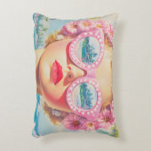 レトロビーチガールとフローラサングラス アクセントクッション (正面(垂直))