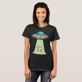 レトロピクセルのUFOエイリアンが牛を攫う Tシャツ (正面フル)