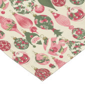 レトロピンクと緑のクリスマスオーナメント ロングテーブルランナー (コーナー)