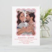 レトロピンクと赤の波の写真フレーム結婚ズ 招待状 (スタンド正面)
