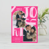 レトロピンクのスクリプト2枚の写真アーチ喜びのクリスマス シーズンカード (スタンド正面)