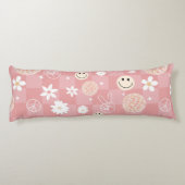 レトロピンクグルーヴ市松模様にィッピー柄 ボディピロー (裏面)