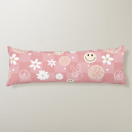 レトロピンクグルーヴ市松模様にィッピー柄 ボディピロー (正面)