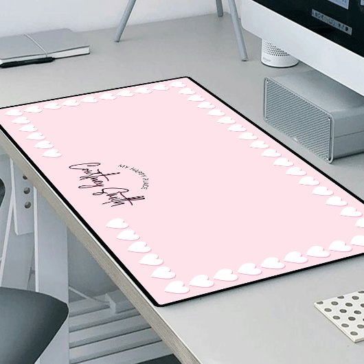 レトロピンクハートパターンかわいいトレンディースクリプト名 デスクマット