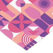 レトロピンクパープルワインバウハウスパターン ロングテーブルランナー (コーナー)