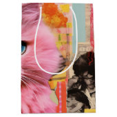 レトロピンクフワフワ猫コラージュ ミディアムペーパーバッグ (正面)