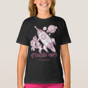 レトロピンクブラック宇宙トラベルロケット宇宙飛行士 Tシャツ