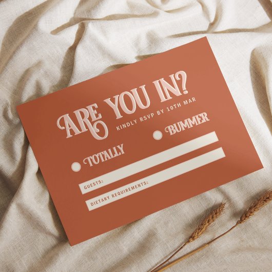 レトロピンクレッドはっきりしたタイポグラフィカラフル結婚ズ 出欠カード