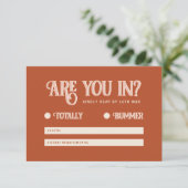 レトロピンクレッドはっきりしたタイポグラフィカラフル結婚ズ 出欠カード (スタンド正面)