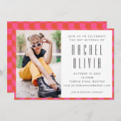 レトロピンクレッドチェッカーボードバルミツワー写真 招待状 (正面/裏面)