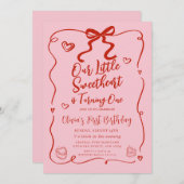 レトロピンク私たちの小さな恋人レッドの最初の誕生日 招待状 (正面/裏面)