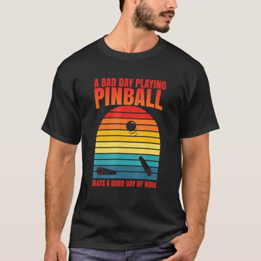 レトロピンボールビート作業用アーケードマシン Tシャツ (正面)