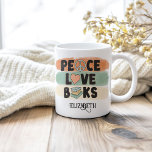 レトロピースLOVEブックス名前をカスタムする コーヒーマグカップ<br><div class="desc">私たちのレトロ平和読ラブブブブックス名前をカスタムするコーヒーマグであなたの愛を受け入れる。本の楽しさが楽しめるレトロなデザインが鮮やかよくはしゃぐと、グルーヴなフォントで表示され祝た「平和」「愛」「書籍」の言葉を使ったレトロながはっきりした特徴である。文字を取り巻く平和サインやカラフルハートなどのクラシックレトロな要素は、ノスタルジックな時代の本質を捉えている。このマグを本当に特別なものにするのは、名前をカスタムするを追加するオプションであパーソナライズされたり、それは本の愛好家、先生、または良い本のページで慰めを見つける人のための完璧な贈り物にする。耐久性の高いセラミック製で、マイクロ波と食洗機の両方を安全に使用し、そのまま機能スタイリッシュする。コーヒーやお気に入りの紅茶、ホットチョコレートを飲むのに最適な、このマグカップはバイブと前向きあなたの情熱の思い出とであなたの一日を開始する素晴らしい読方法である。自分でも愛する人でも、この名前をカスタムするのコーヒーマグは本のコレクションに楽しい追加である。一口一口で本の平和と愛と喜びを広げよう！</div>