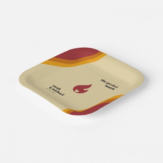 レトロファイアストライプのハート完璧なマッチ結婚ズ ペーパープレート (傾斜あり)