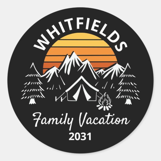 レトロファミリーキャンピングバケーション名前をカスタムする ラウンドシール (正面)