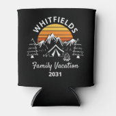 レトロファミリーキャンピングバケーション名前をカスタムする 缶クーラー (正面)