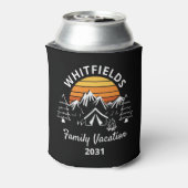 レトロファミリーキャンピングバケーション名前をカスタムする 缶クーラー (缶裏面)