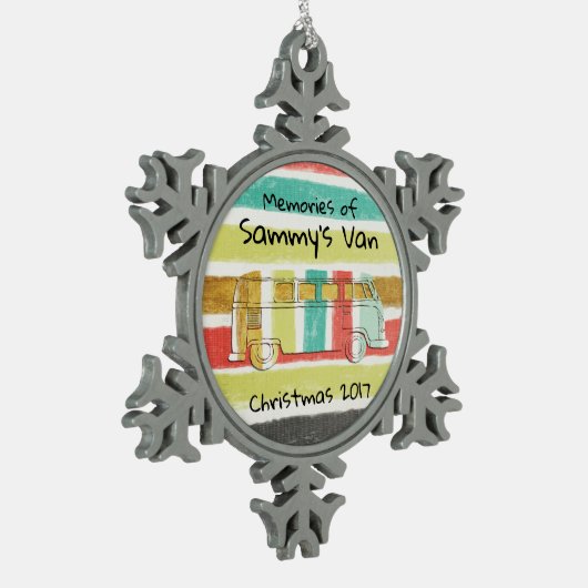 レトロファミリーバスとGroovyのストライプ スノーフレークピューターオーナメント (左)