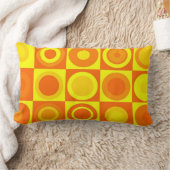 レトロファンキーオレンジ色の黄色い円の正方形 ランバークッション (ブランケット)