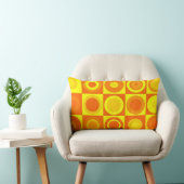 レトロファンキーオレンジ色の黄色い円の正方形 ランバークッション (椅子)