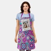 レトロフォトフレームファンキー（花あり） – ピンク紫 エプロン (着用した状態)