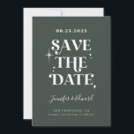 レトロフォレストグリーン日付カードの保存 セーブザデート<br><div class="desc">レトロは、中世紀の星と「日付を保存する」と言う詰まったフォントを搭載した日付カードをモダン保存のまわりにする。背景色は森林の緑。背面に写真を追加できる。</div>