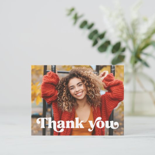 レトロフォントの写真付き卒業証書 ポストカード (スタンド正面)