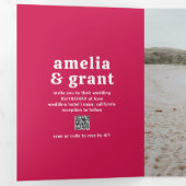 レトロフォントホットピンクQRコードフォトモダン結婚ズ 三つ折り招待状 (内部最初)