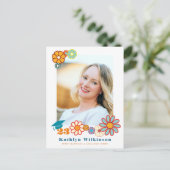 レトロフローラエレガントスクリプトシック写真卒業 案内ポストカード (スタンド正面)